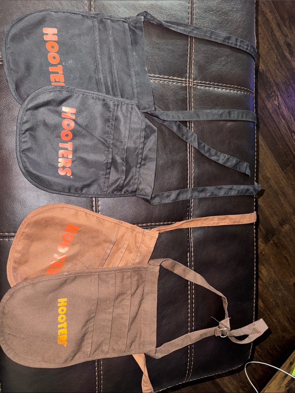 Hooters Branded Server Apron - Black & Brown x4